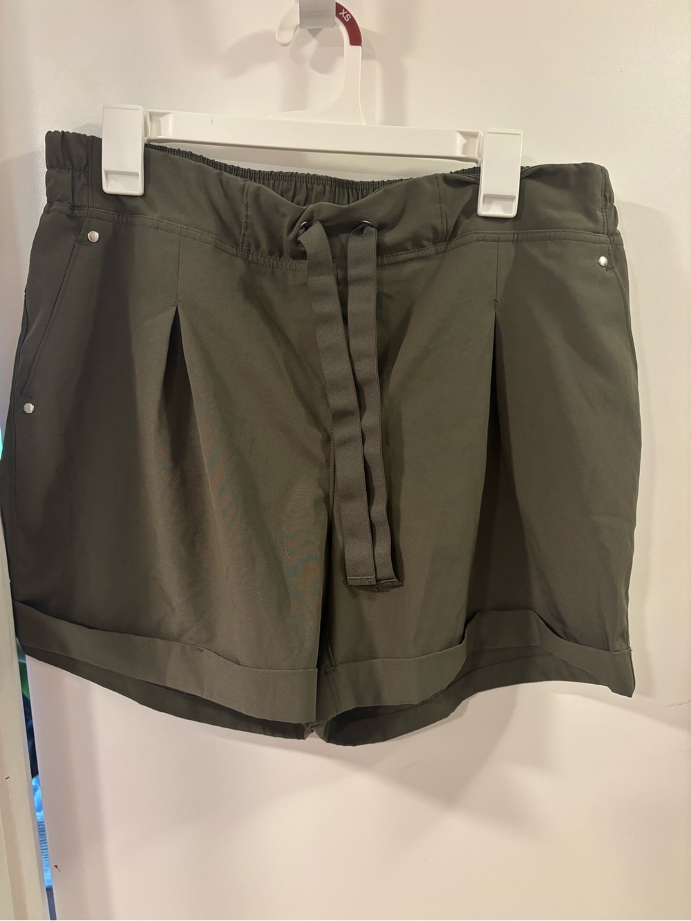Mondetta Olive Drawstring Cuffed Women’s Shorts